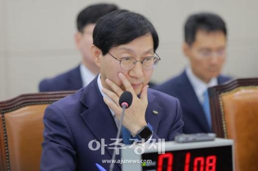 [2026国政审查] 再平衡延缓引发国民养老金国审激烈交锋…“官治养老金”与“市场稳定”之争