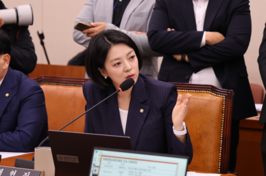 [2026国政审查] 패노메논经济效应估算引发争议…黄教益称为“暂定估算”