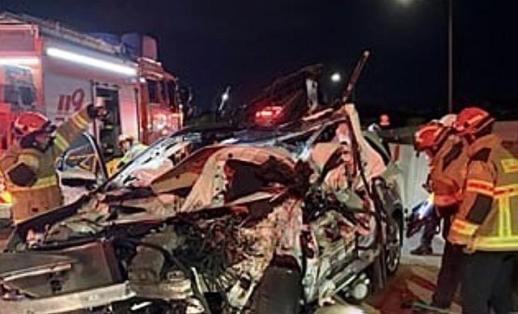 高速公路事故致司机死亡，妻子和孩子受伤