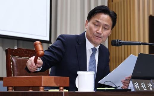 国会行安委通过김지용人事报告，附带适格与不适格意见
