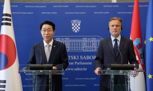 赵正熙首次海外访问强调“销售外交”，支持国防和造船