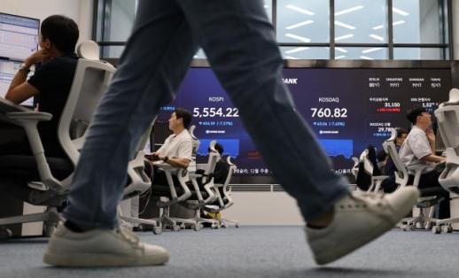 美国物价上涨影响下国债收益率下降，股市暴跌引发避险情绪