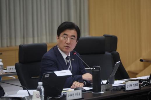 执政党强调应尽快满足条件以实现战时指挥权转移