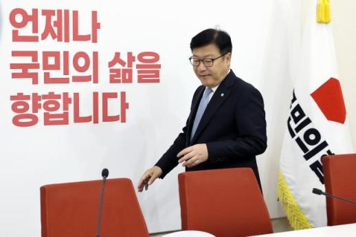 郑点式：政府与执政党应重新审视战时作战指挥权转移时间表