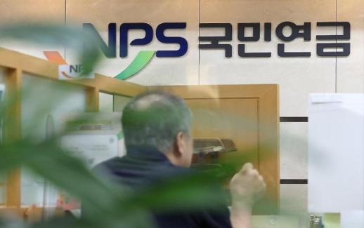 [증권 줌인] 100일 새 182조 증발…국민연금, 리밸런싱 유예 책임 공방 점화