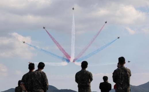 Sacheon Airshow opens with Black Eagles