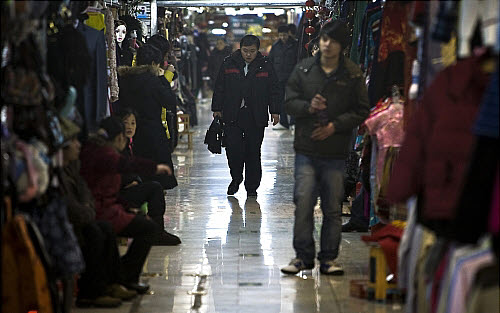 [영문] Chinese manufacturing shrinks in December