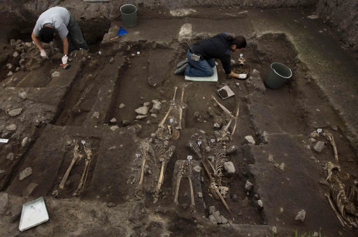 [영문] Mexico mass grave may be Aztec resistance fighters
