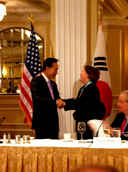 Former AMCHAM CEO Receives Korean Medal of Honor