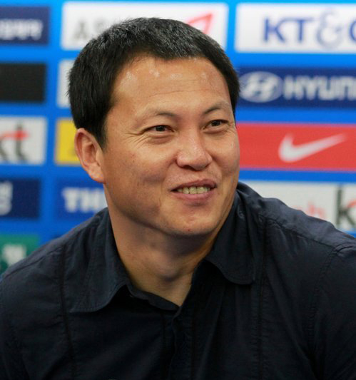 韩国男足守门员李云齐宣布退役 