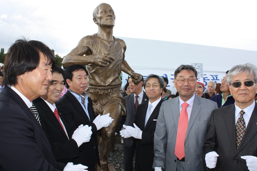 Statue of Korean Marathon Hero Unveiled