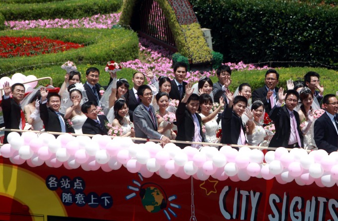 上海：50对航天新人举行集体婚礼