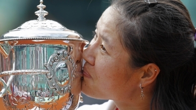 Tennis Victory Shakes China