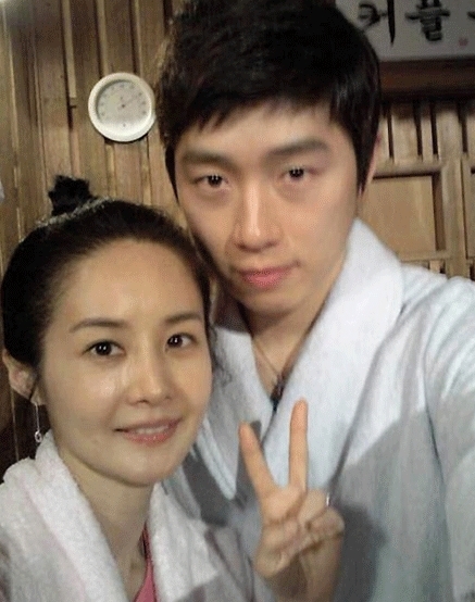 金佳妍林耀焕甜蜜情侣照