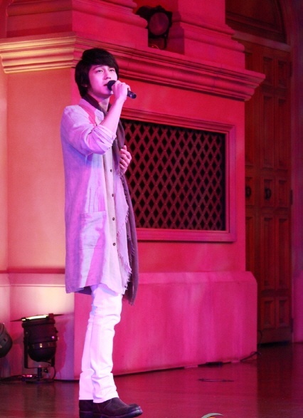 金范變身歌手，日本備受歡迎