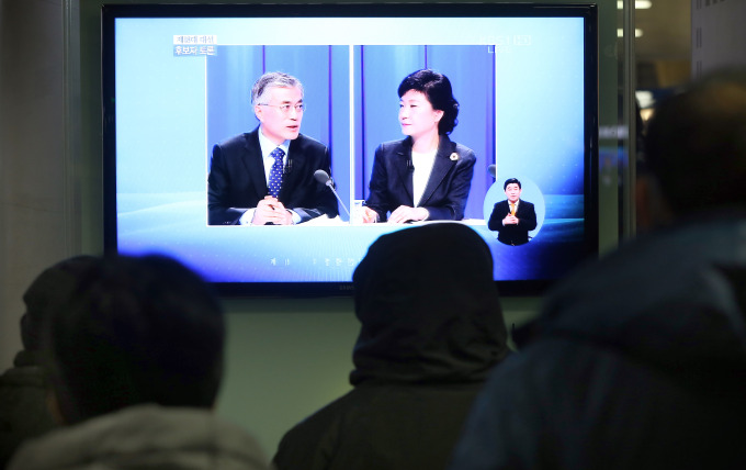 <韩国第18届总统选举> 韩部分专家称：李正姬夺目，文在寅失彩，朴槿惠无奈