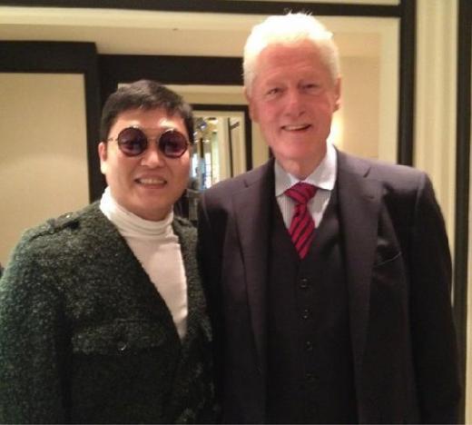 K-pop alert: Psy tweets a photo taken with Bill Clinton