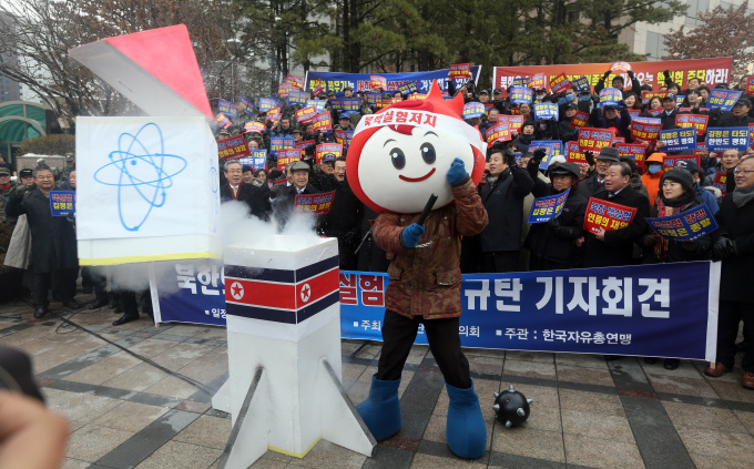 韩保守团体抗议北韩核试验