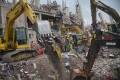Bangladesh building collapse: Death toll passes 400