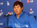 MLB pitcher Ryu earns 4th victory
