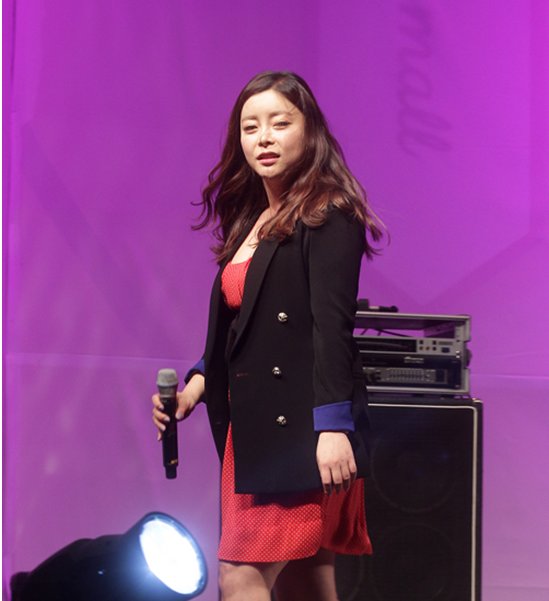 首尔环境电影巡展花耀菲登台助威