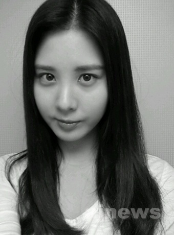 Girls Generation member Seo-hyun shows off her porcelain skin in her selfie