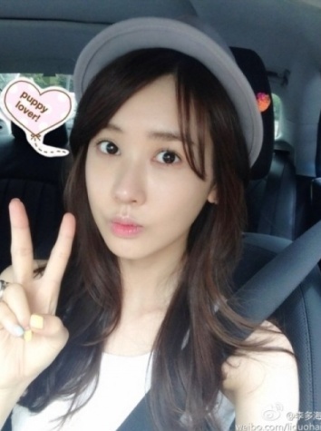 Actress Da-hae Lee posts her selfie in her car