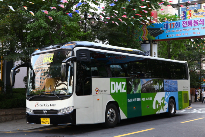 外国游客DMZ旅游巴士正式运营