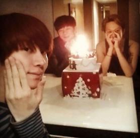 BEAST member Jun-hyung Yong birthday party picture posted by Super Junior Heechul