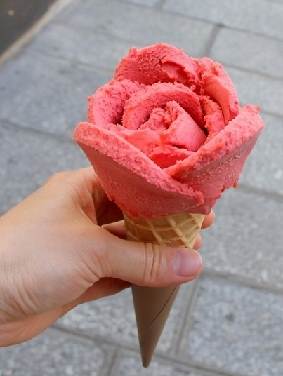 玫瑰花瓣冰淇淋 您舍得吃吗？