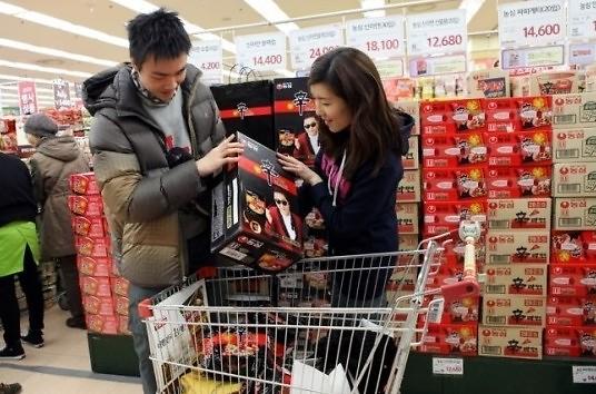 中国游客成韩国大型超市消费主力军