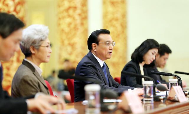<2014中国两会>中国国务院总理李克强与中外记者见面 