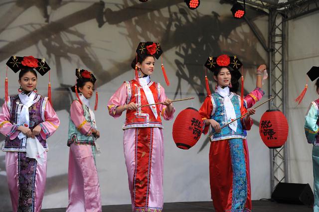 德国举行国际樱花节 中、日、韩民族献艺