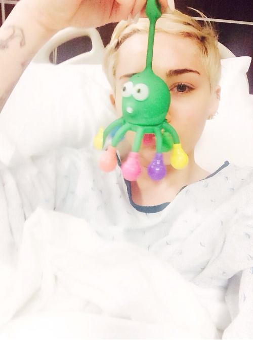 Miley Cyrus is sick from the allergic reaction to antibiotics