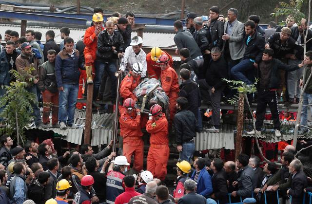 土耳其西部一煤矿爆炸已造成201人死亡 