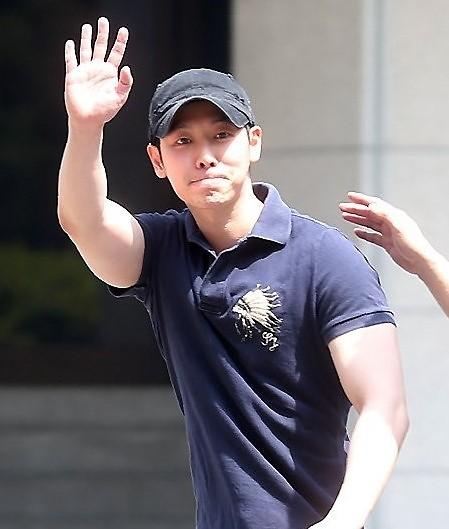 金东旭今日退伍 将接洽作品回归荧幕