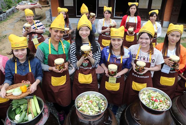 多国女性体验韩国传统料理