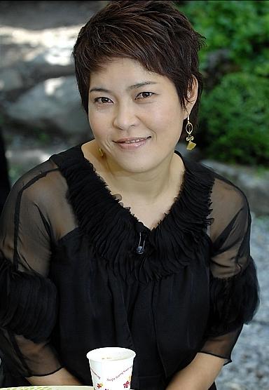 赵惠莲上月与小其两岁企业家低调再婚 