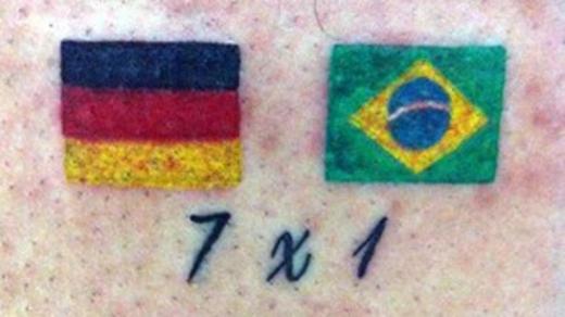 巴西男子不忘世界杯输球耻辱 在腿上纹国旗比分