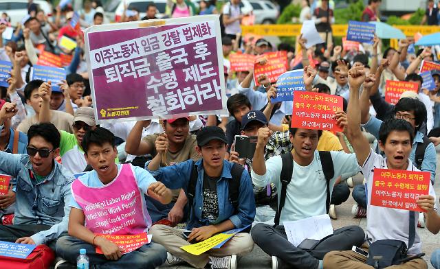 在韩外籍劳工集会 抗议退休金“后付”制度