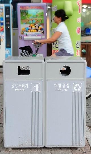首尔街头“垃圾桶复活”  