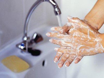 夏季预防感冒妙招：勤洗手多喝水 