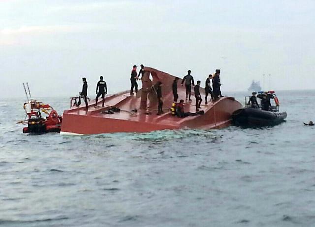 韩国巨济市近海发生渔船沉没事故致4人遇难