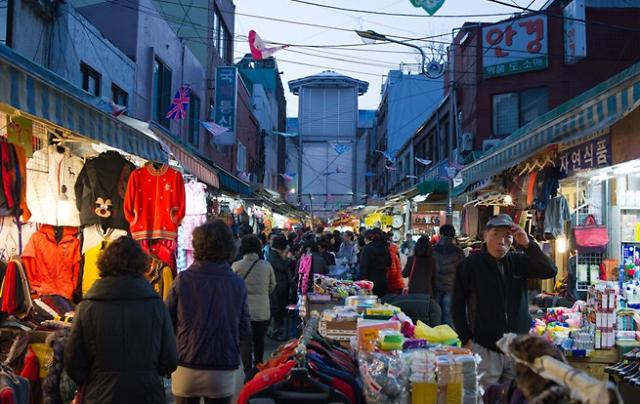 釜山市内三处传统市场对外国游客免税 