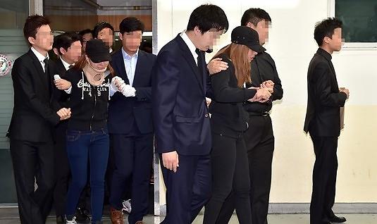 首页 最新新闻女团ladies code成员高恩妃出殡式于5日早8时在首尔