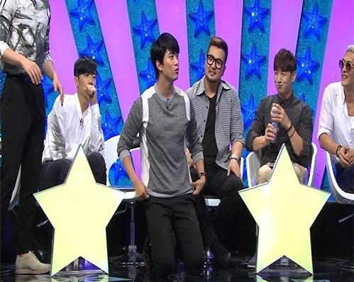 2PM玉泽演《向星葵》中跪地“求饶” 