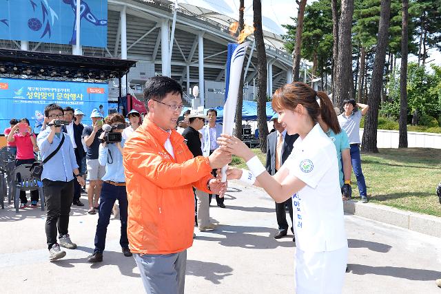 Torch relay for Asian Games arrives in Incheon