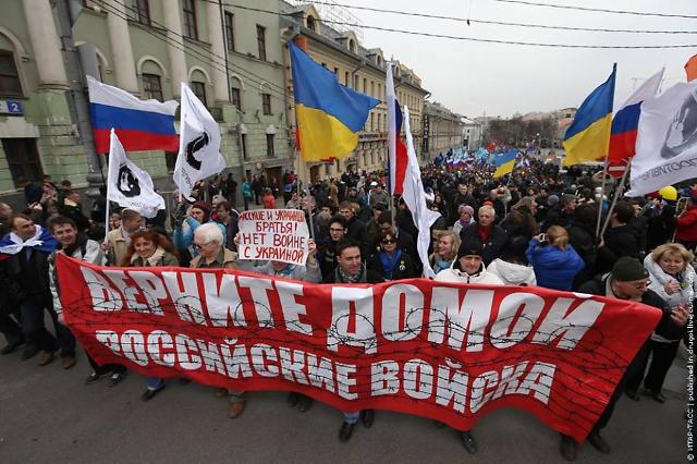 Thousands march in Moscow over Ukrainian conflict