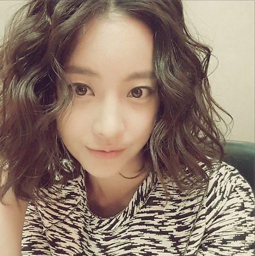Actress Yeon-seo Oh shows off her pretty face on Instagram