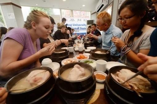 中国游客酷爱K-Food 参鸡汤等营养美食受瞩目